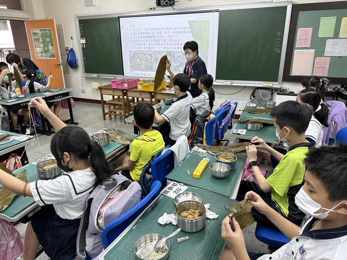 113學年度端午包粽體驗活動圖片