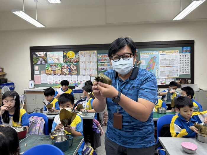 113學年度端午包粽體驗活動圖片